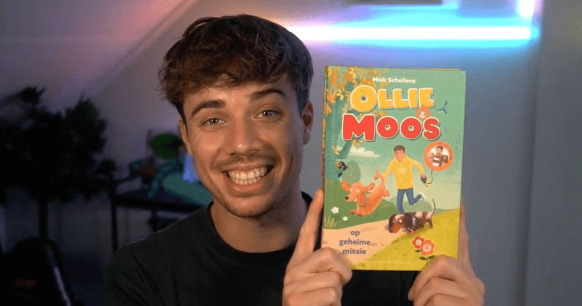 YouTuber Mick brengt kinderboek uit over zijn hondjes Ollie & Moos