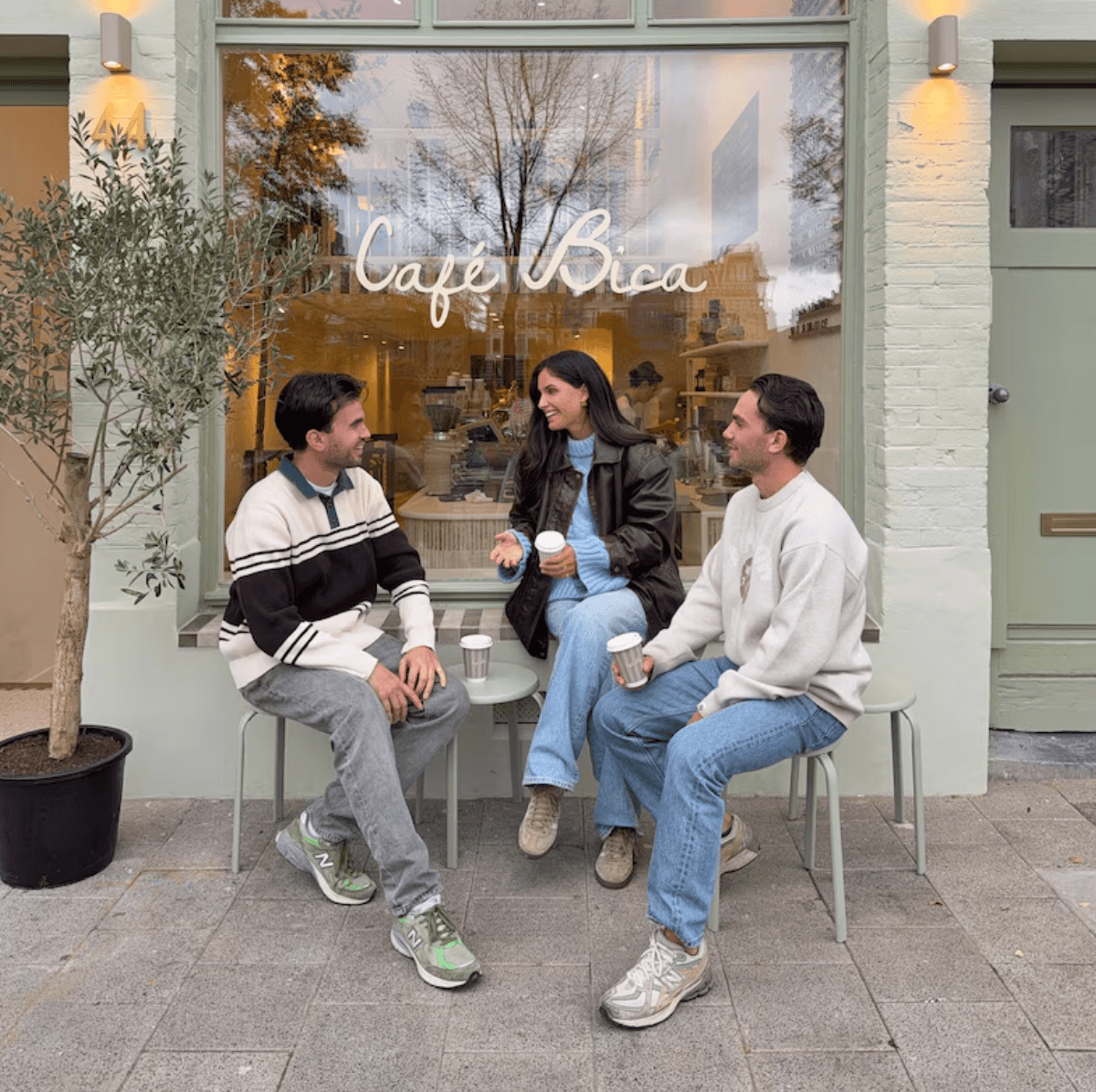 Van influencer naar horecaondernemer: Kae Sutherland opent Café Bica in Amsterdam Oost